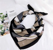 Cargar imagen en el visor de la galería, Square Silk Headband
